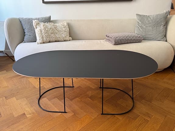 Muuto Airy Coffee Table Large – svart soffbord design Cecilie Manz