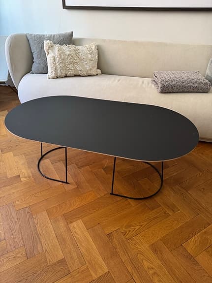 Muuto Airy Coffee Table Large – svart soffbord design Cecilie Manz