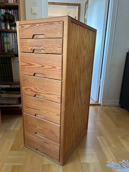 Byråer/hurtsar i furu med lådor – retro/vintage – 3 st