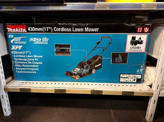 Makita DLM432PT2 sladdlös gräsklippare 430 mm