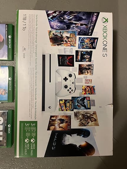 Xbox One S 1TB med 4 handkontroller och spel