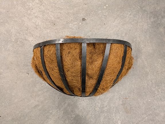 Stor hängkruka i metall
