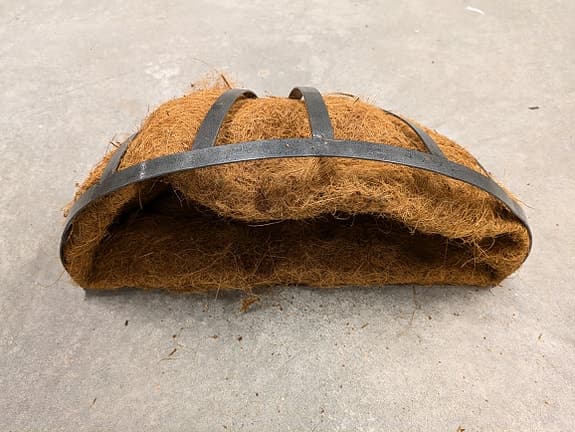 Stor hängkruka i metall