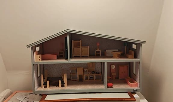 Lundby dockskåp med möbler och tillbehör