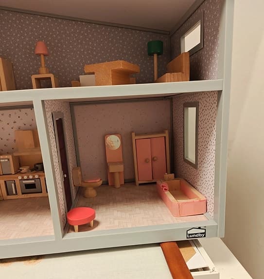 Lundby dockskåp med möbler och tillbehör