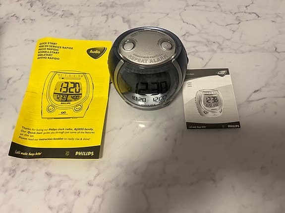 Philips AJ3051 talande väckarklocka med FM/AM‑radio