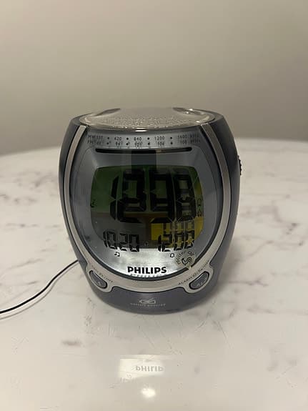 Philips AJ3051 talande väckarklocka med FM/AM‑radio