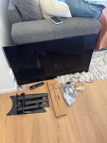 LG 42" C2 OLED 4k 120hz TV (+2 väggfästen)