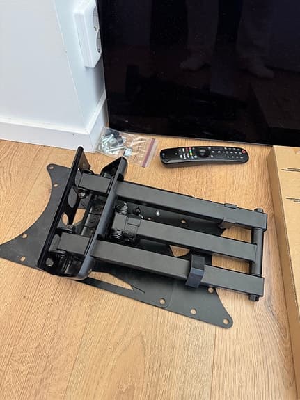 LG 42" C2 OLED 4k 120hz TV (+2 väggfästen)