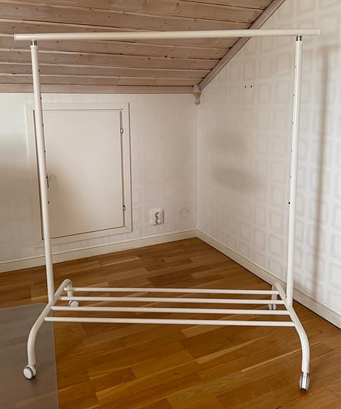 Spegel + klädhängare