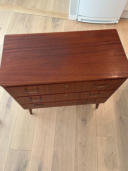 Fin byrå i teak