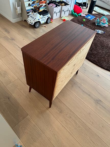 Fin byrå i teak