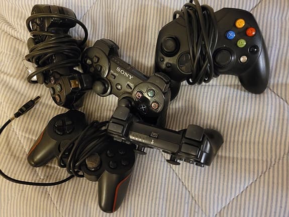 Spelkontroller till Playstation, XBOX och PC