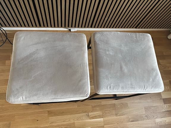 Vitt barbord med hylla + 2 barstolar