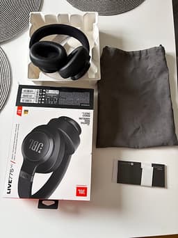 JBL Live 775NC trådlösa around ear-hörlurar svart