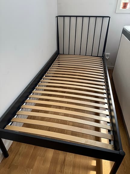 Jysk sängstomme 90x200 svart metall
