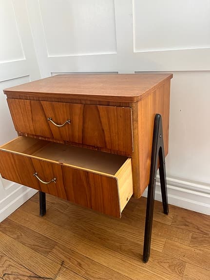 Mindre sideboard/byrå
