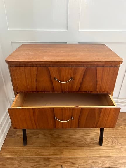 Mindre sideboard/byrå