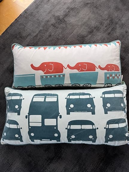 Ferm Living barnkuddar med elefanter och bilar