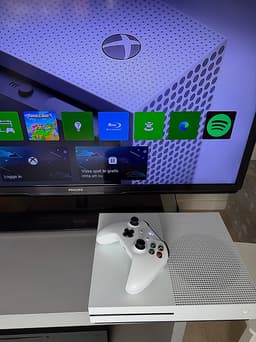Xbox One S 1TB spelkonsol + Handkontroll