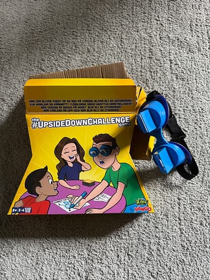 leksak upp och ned glasögon spel Upside down challange