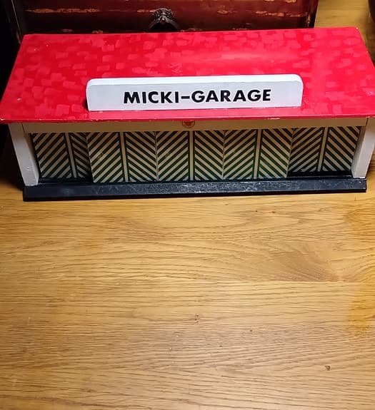 Micki garage i trä leksak