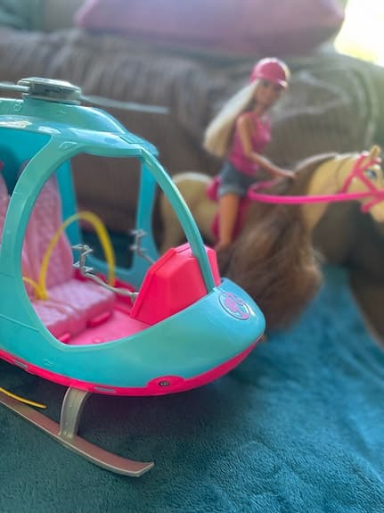 Barbie dockor med häst,  helikopter och rullstol