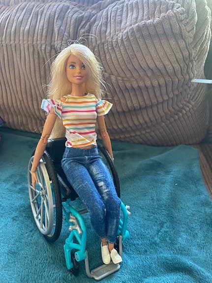 Barbie dockor med häst,  helikopter och rullstol