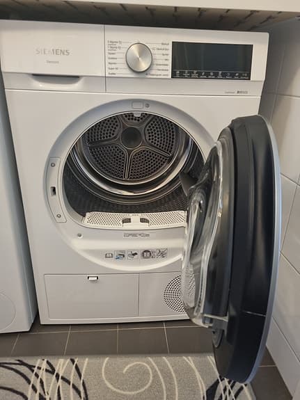 Siemens frontmatad tvättmaskin vit, och värmepumpstumlare