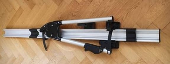 Thule cykelhållare för biltak, i bra nyskick. Två nycklar