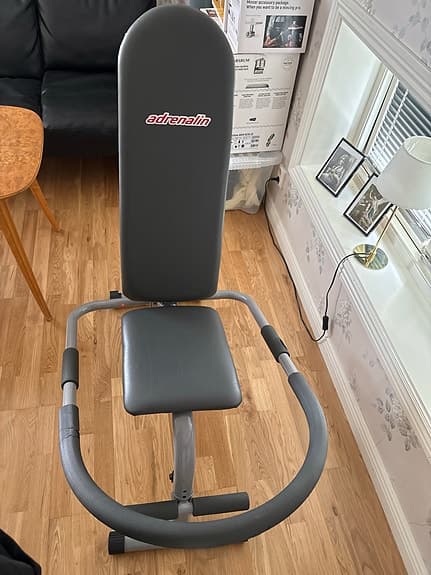 Abdomate magtränare träningsbänk grå