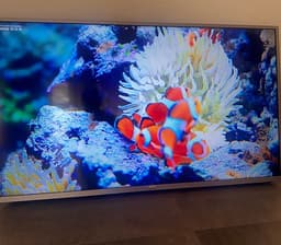 Philips 50” 4K Smart-TV (50PUS7555/12) + väggfäste