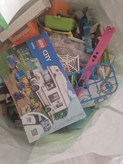 Lego friends, kasse med dockor och byggen