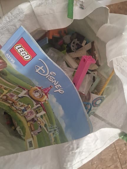 Lego friends, kasse med dockor och byggen