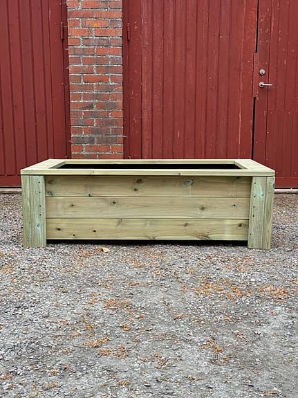 Handbyggd planteringslåda för trädgård, uteplats eller entré