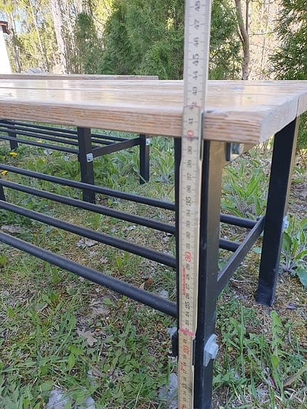 Träbänkar med svart skoställ ca 100 cm