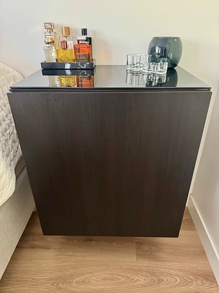 Ikea byrå BESTÅ med glasskiva