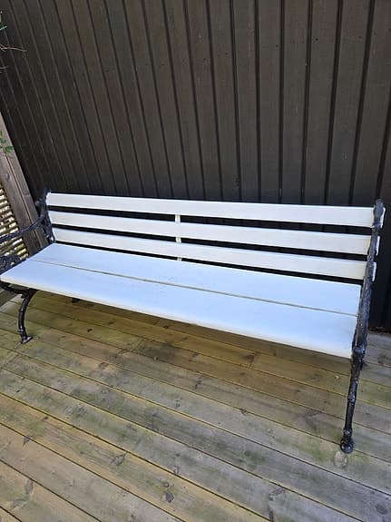 Parksoffa/trädgårdsoffa med gjutjärnssidor