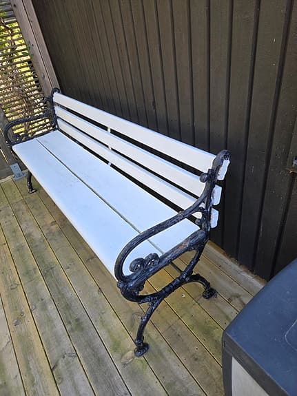Parksoffa/trädgårdsoffa med gjutjärnssidor