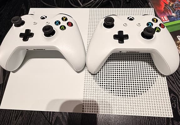 Microsoft Xbox One S konsol vit