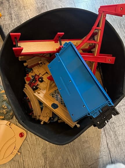 BRIO trätågsbana med bro och tillbehör