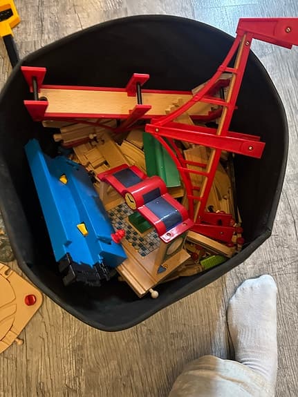 BRIO trätågsbana med bro och tillbehör
