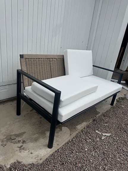 Utegrupp med soffa, två fåtöljer och bord, vit/svart, rotting