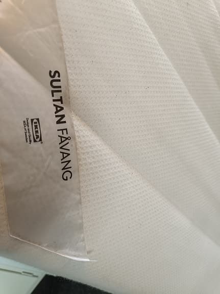 Säljer en växasäng, madrass 90*200 medföljer från Ikea