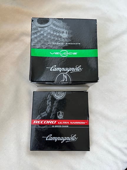Campagnolo Veloce 10-delad kassett och Record kedja