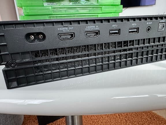 Microsoft Xbox One spelkonsol med handkontroller