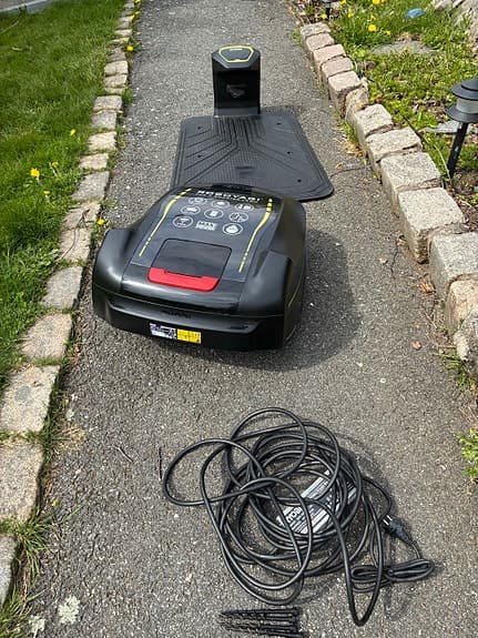 Ryobi Roboyagi robotgräsklippare med laddstation