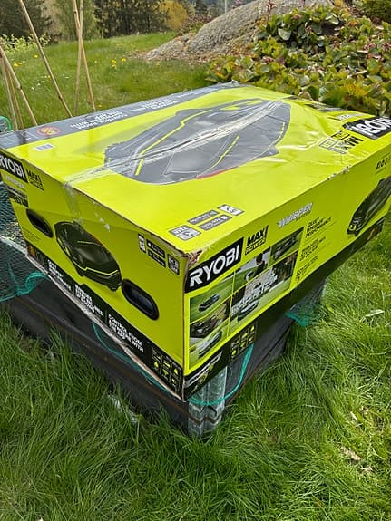 Ryobi Roboyagi robotgräsklippare med laddstation