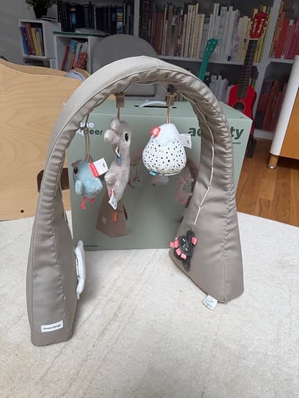 Done by Deer babygym med aktivitetsleksaker