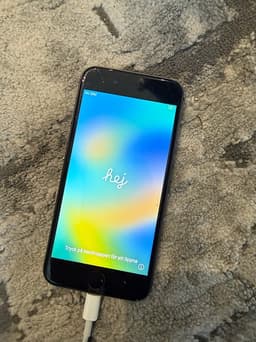 iPhone 8 64 GB rymdgrå, liten spricka i kanten